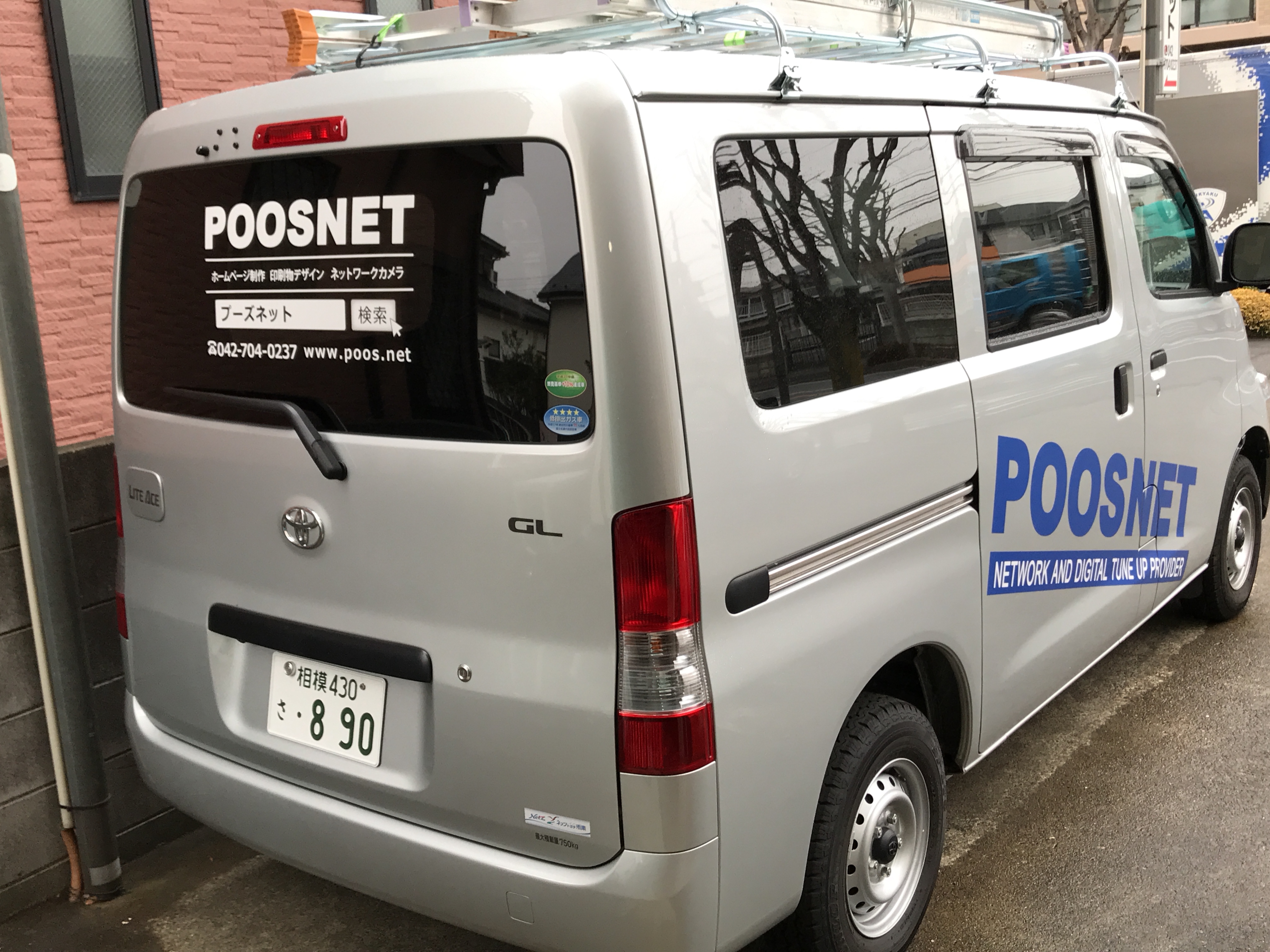 社用車にカッティングシートをデザイン!